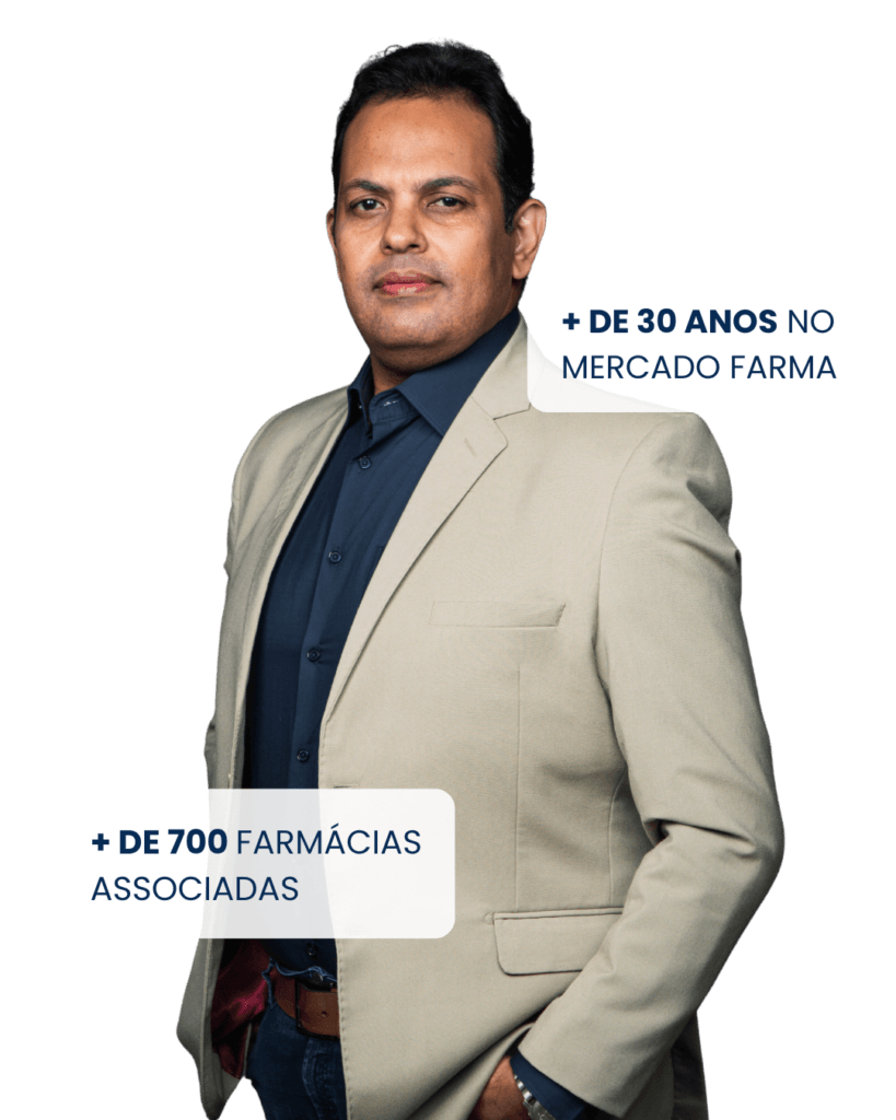 Foto de adão Fonseca, profissional com mais de 30 anos de experiência no ramo farmacêutico.